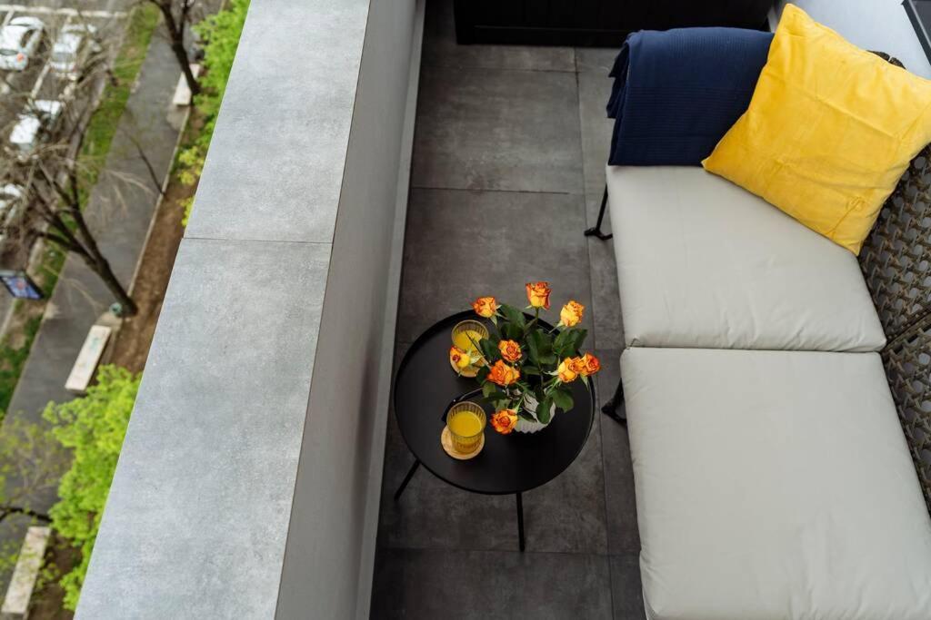 Amazing City View - Terrace+Netflix - City Center Bukares Bagian luar foto