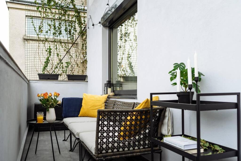Amazing City View - Terrace+Netflix - City Center Bukares Bagian luar foto