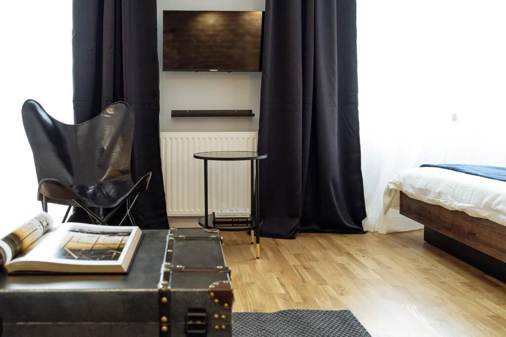 Amazing City View - Terrace+Netflix - City Center Bukares Bagian luar foto