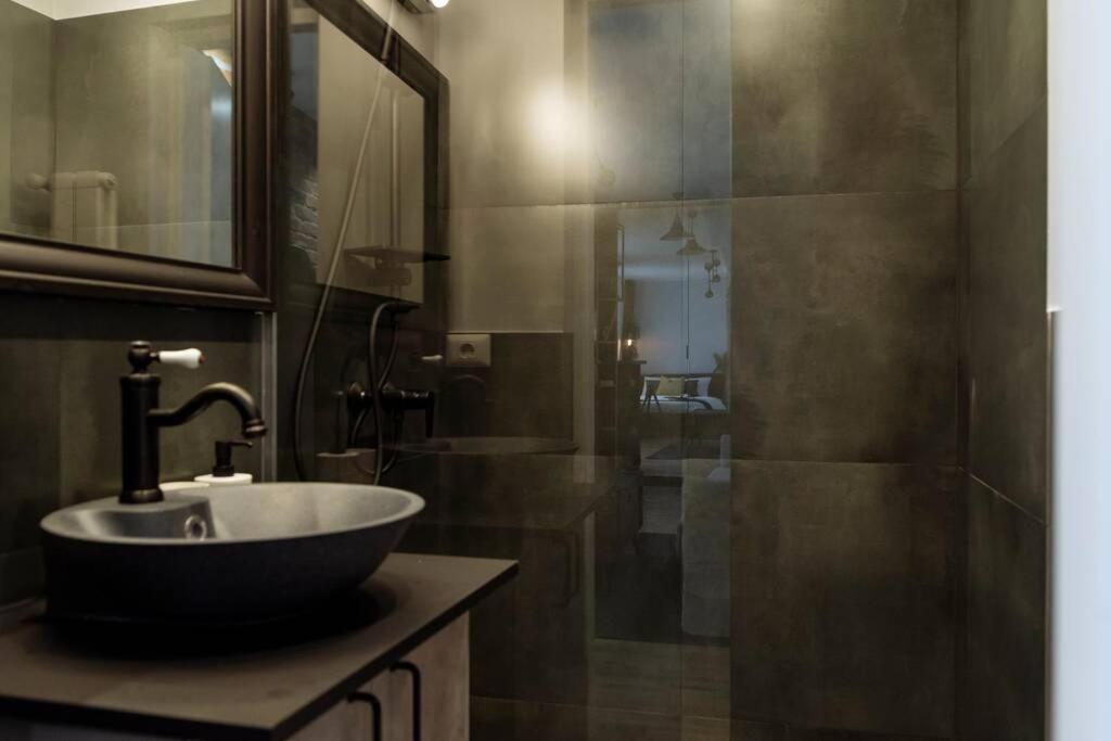 Amazing City View - Terrace+Netflix - City Center Bukares Bagian luar foto